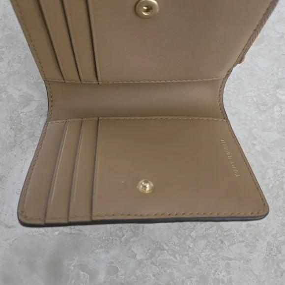 LIKE NEW TORY BURCH MCGRAW BIFOLD WALLET - TIRAMISU